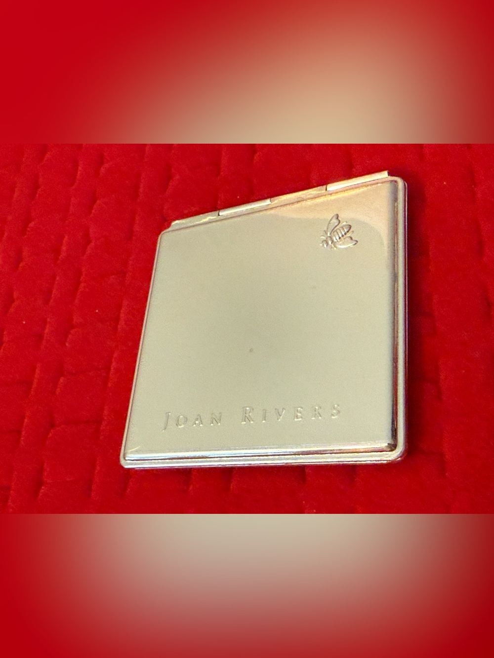 Joan Rivers Compact Goldtone - Picture 2 of 4
